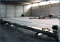 Air blowing grain cooler with fixed channels